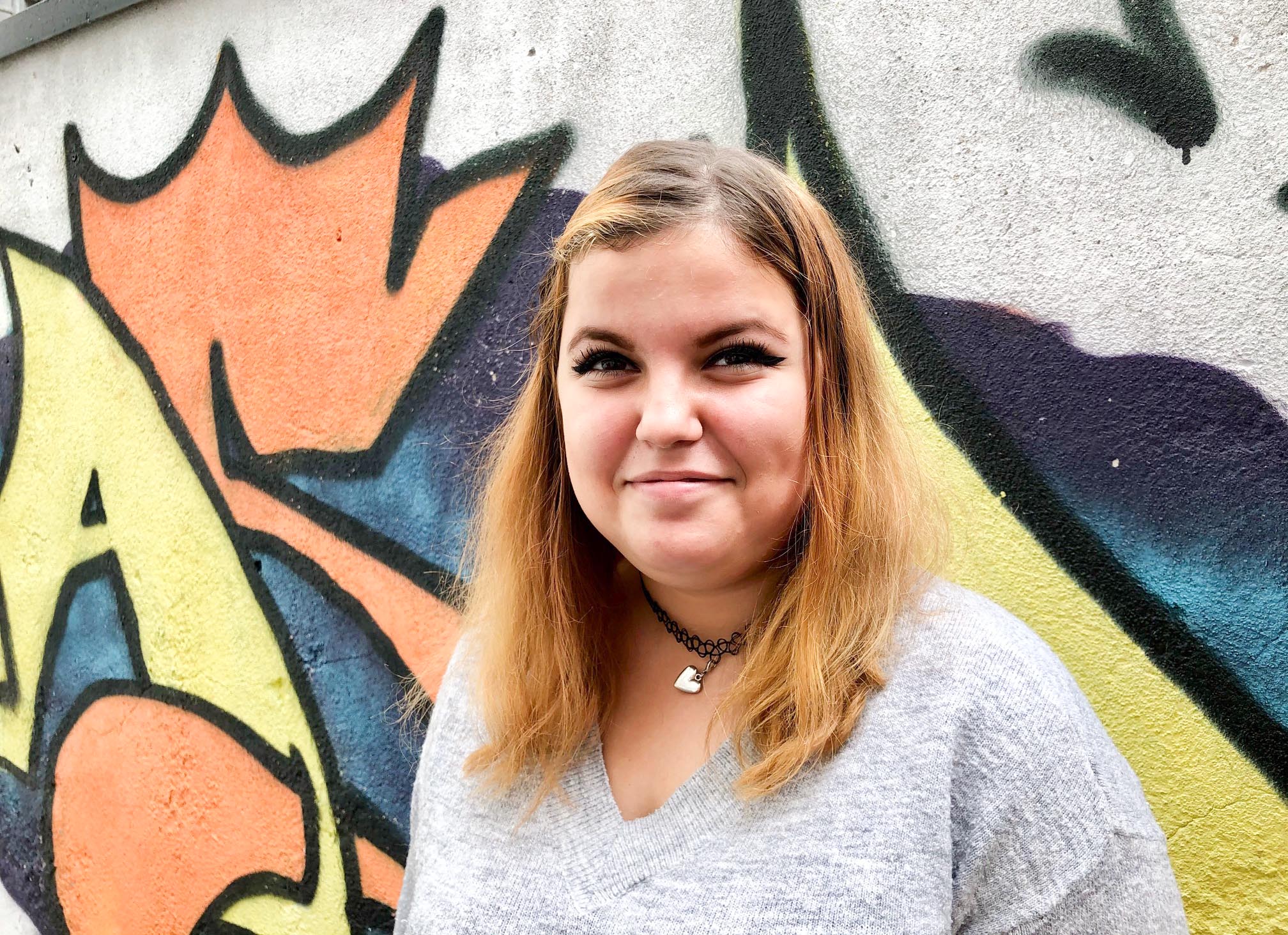 Jasmin aus Düsseldorf hat den Realschulabschluss mit Qualifikation für das Gymnasium bestanden.